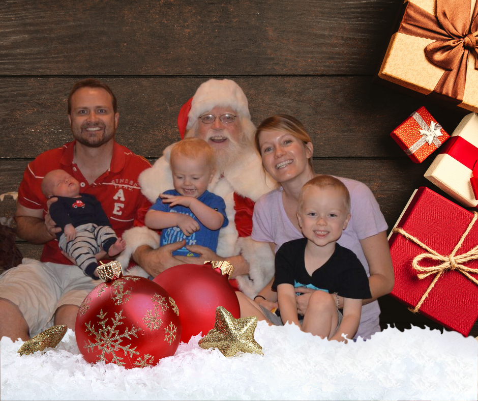 Santa and family Family gets visit from Xanta